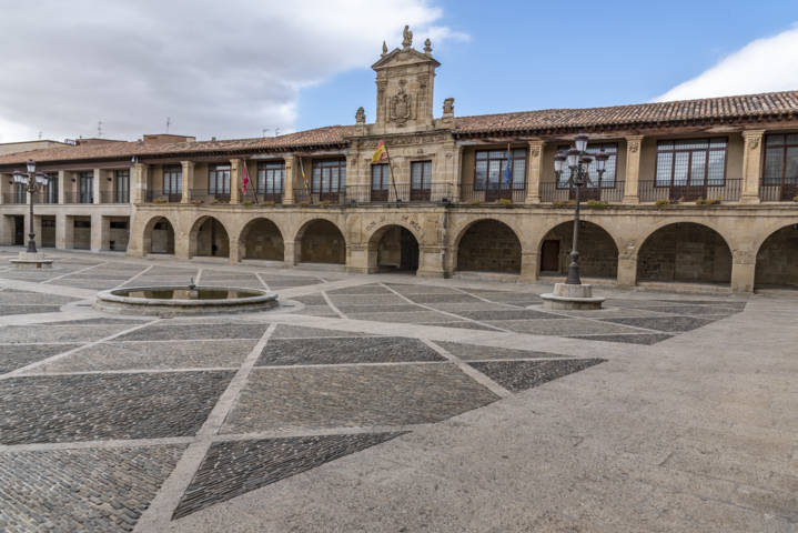 31 - La Rioja - Santo Domingo de la Calzada - plaza Mayor o de Espanya - Ayuntamiento
